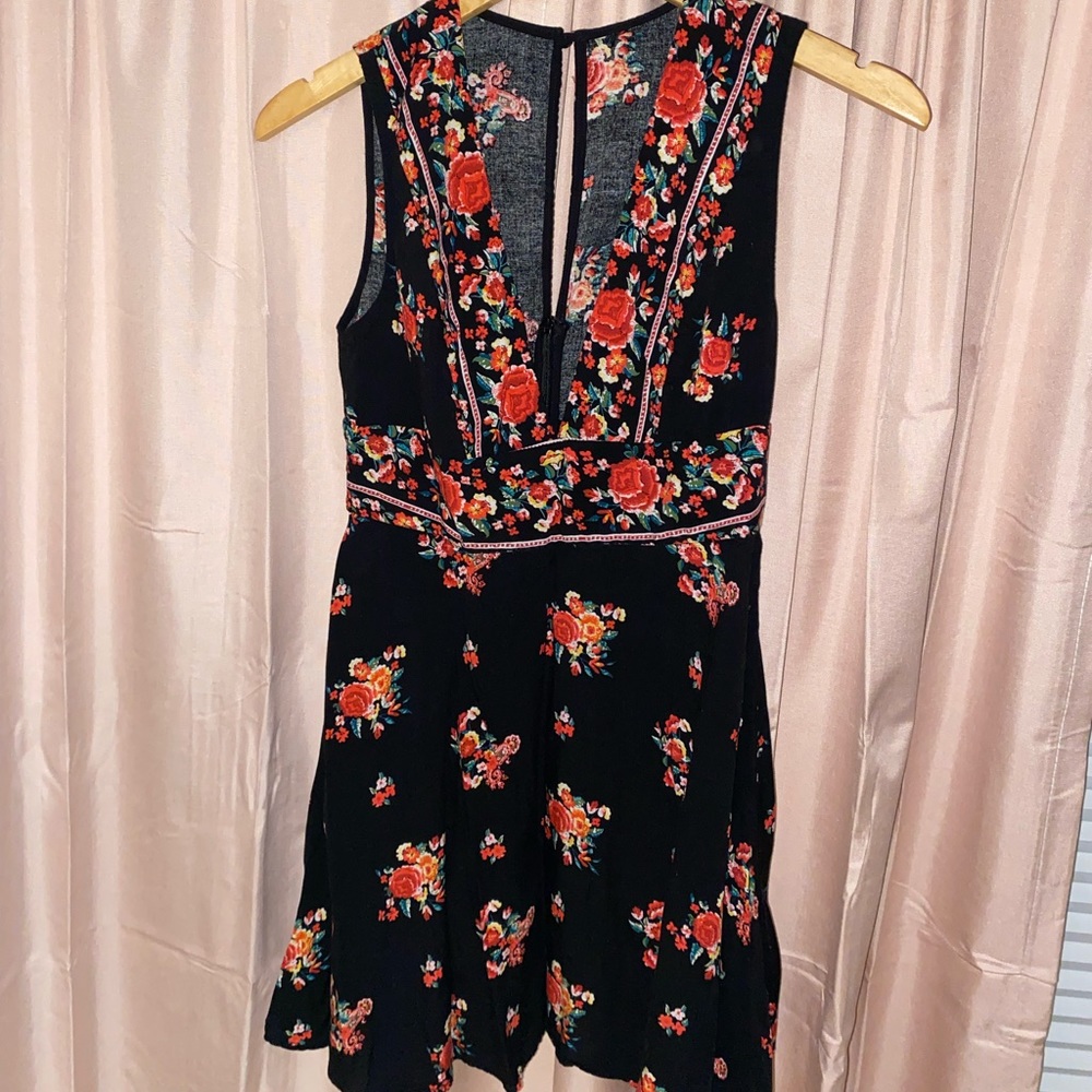 SIZE SM FLORAL DRESS